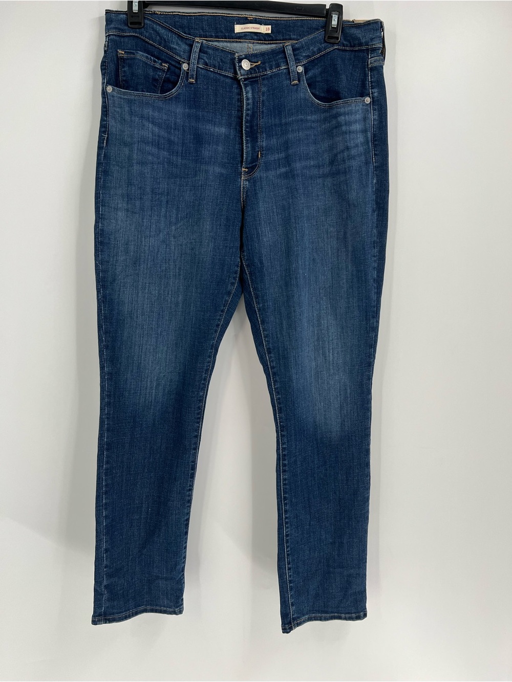 Levi’s Classic Straight Jeans
Size 18